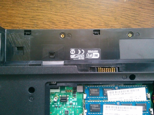 ネジ欠品｜パソコン修理山口