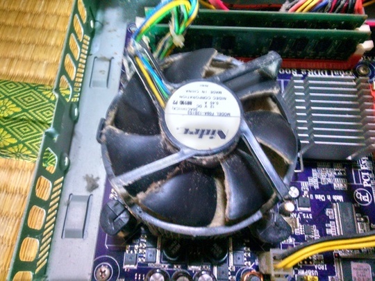 内部状況｜清掃前｜パソコン修理山口